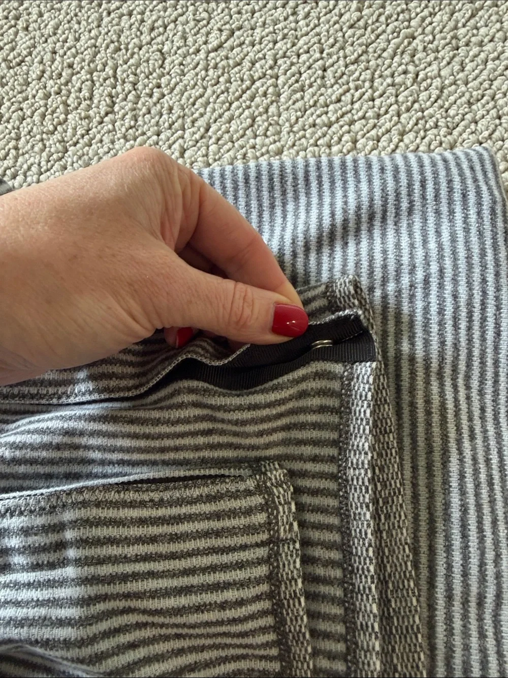 Lululemon Vinyasa Scarf in grey stripe - Picture 4 of 5